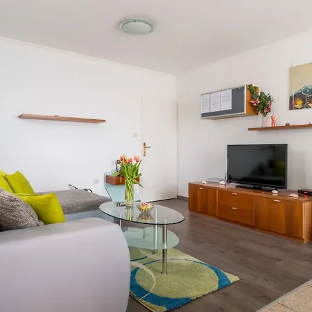 And Lora Affittacamere