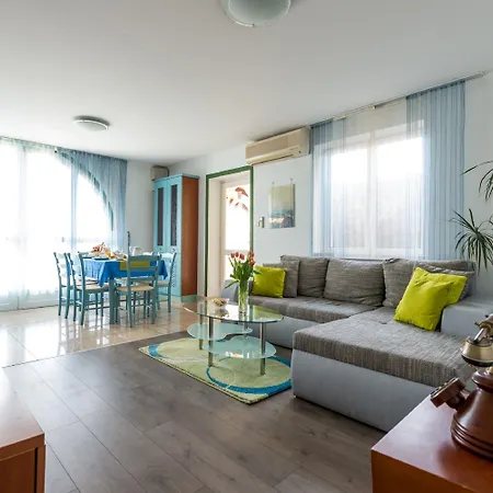 And Lora Affittacamere