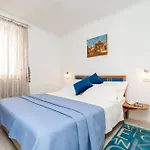 Apartments And Room Lora 3*