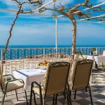 Apartments And Room Lora Gostinjska kuća 3*