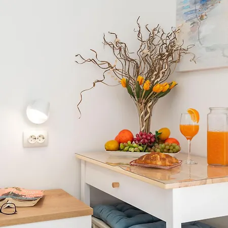 Guest house Apartments And Room Lora 3*