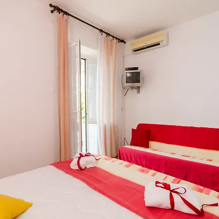 Konukevi And Lora 3*