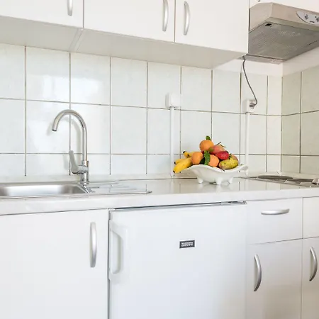 Apartments And Room Lora 3*