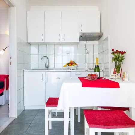 And Lora Konukevi 3*