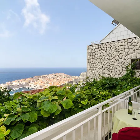 Apartments And Room Lora 3*