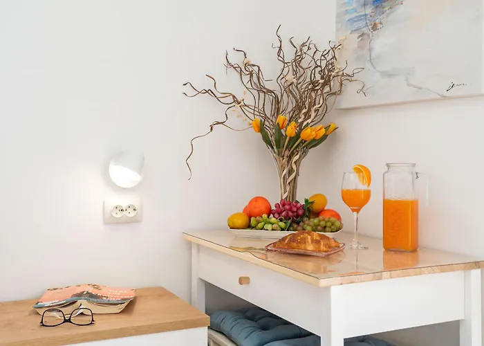 Pensión And Lora 3*