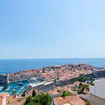 Apartments And Room Lora Guest house 3*