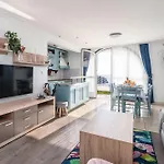 Apartments And Room Lora Guest house