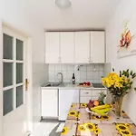 Apartments And Room Lora Guest house 3*