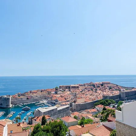 Apartments And Room Lora Guest house 3*