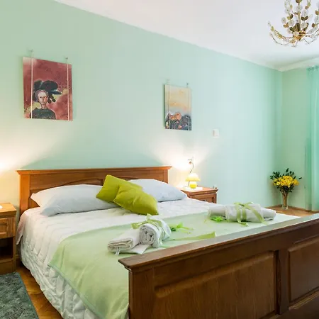 Apartments And Room Lora