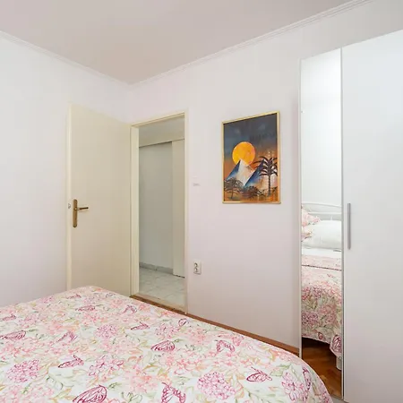 Apartments And Room Lora