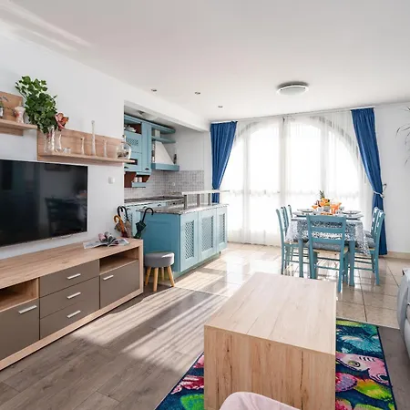 Guest house Apartments And Room Lora 3*