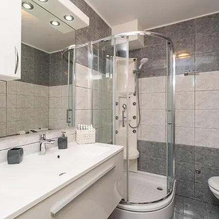 Apartments And Room Lora 3*