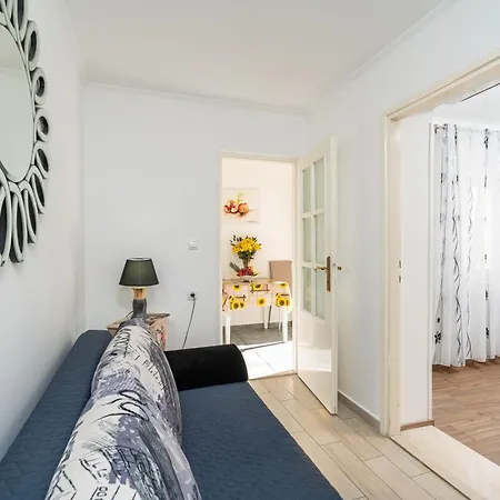 Apartments And Room Lora