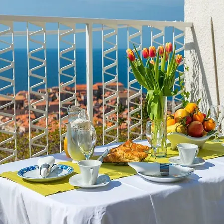 Apartments And Room Lora 3*