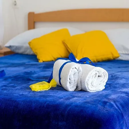Apartments And Room Lora Guest house